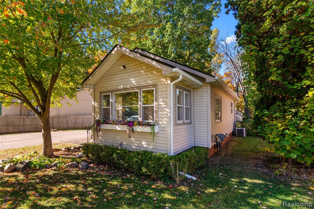 4209 Laforest Drive, Waterford, MI 48329 — Photo 2
