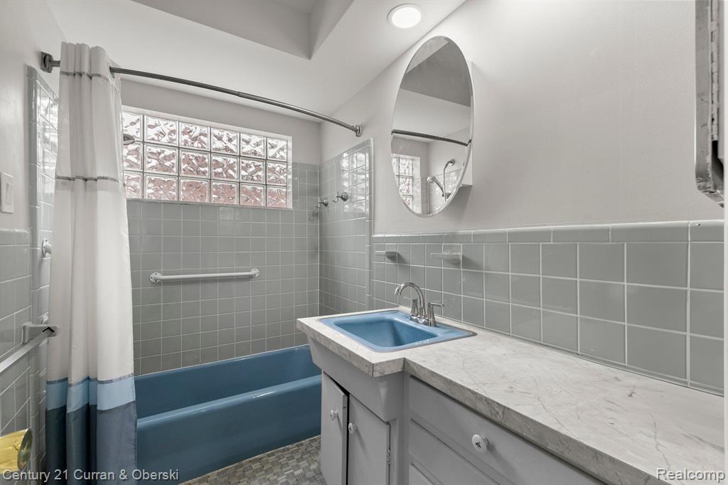7484 N CHARLESWORTH Street, Dearborn Heights, MI 48127 — Photo 29