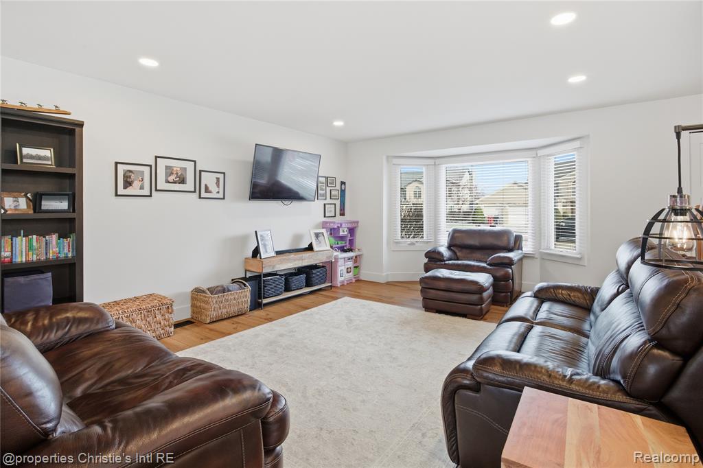 39663 Southpointe Avenue, Harrison Township, MI — Photo 28