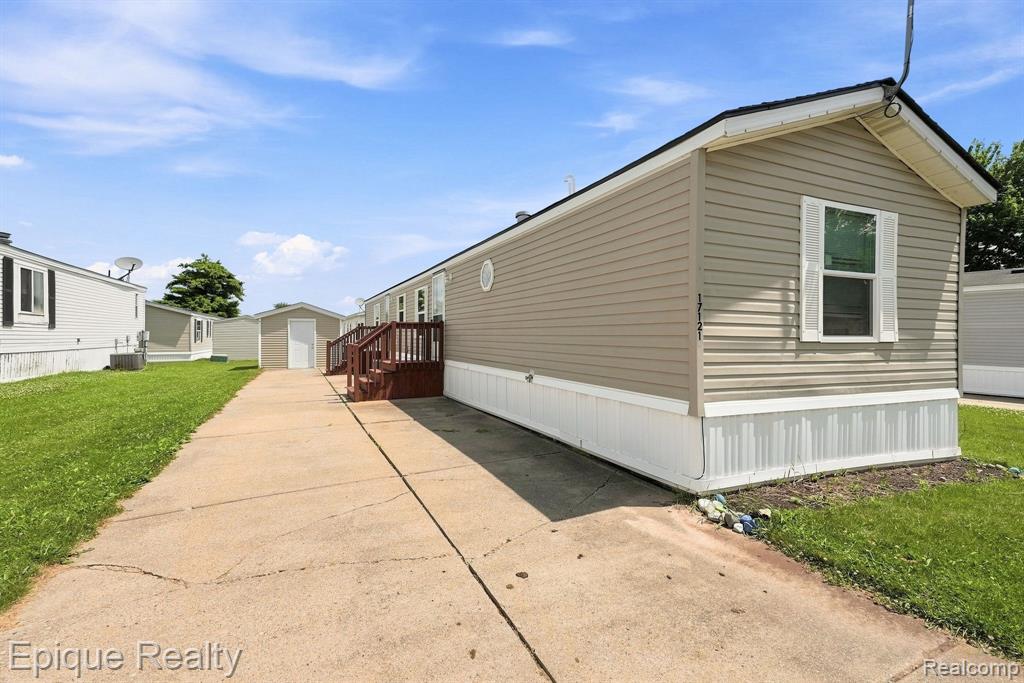 17121 Julie Drive, Davisburg, MI 48350