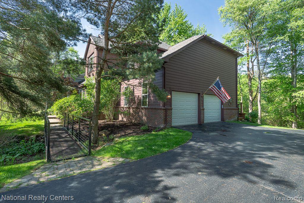 7914 BROOKWOOD Drive, Clarkston, MI 48348 — Photo 33