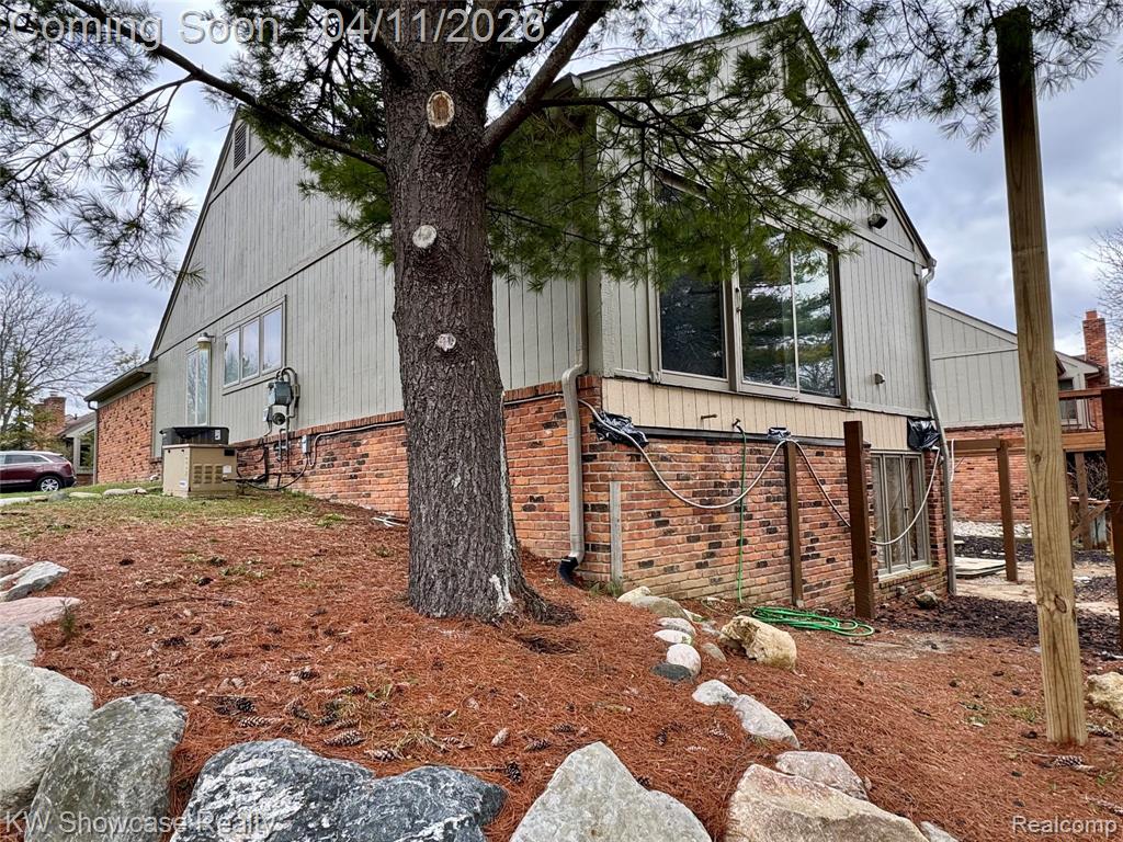 30604 Ramblewood Club Drive, Farmington, MI 48331 — Photo 37