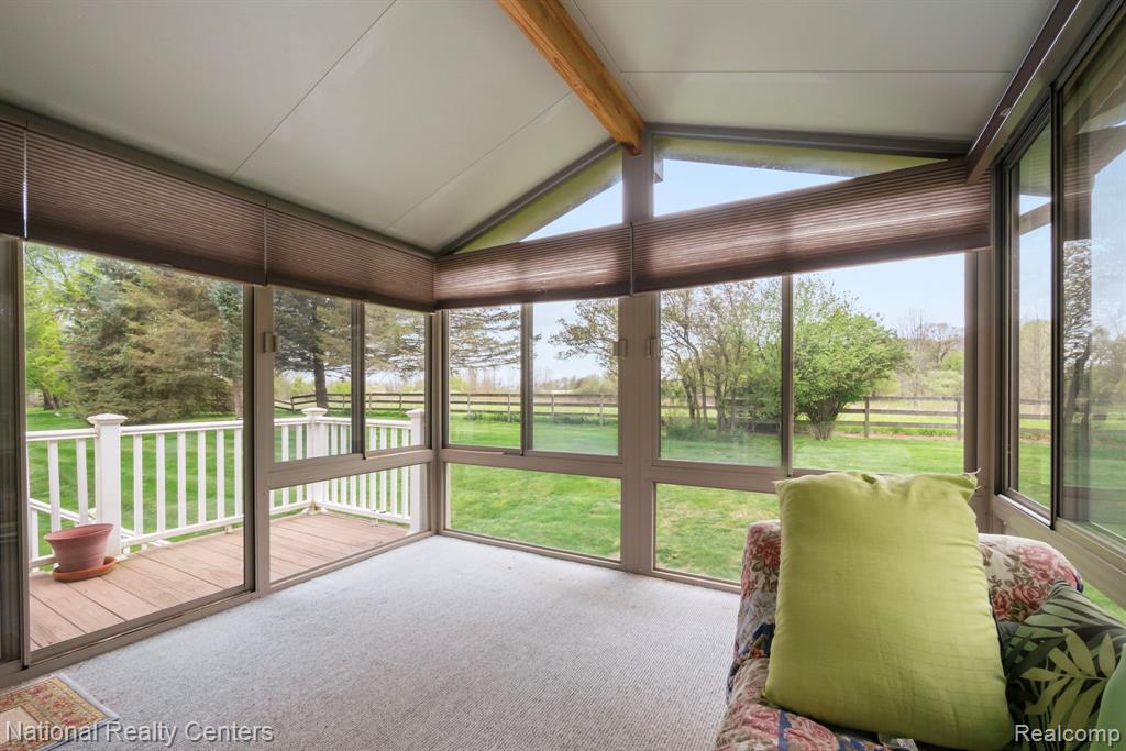 7221 Hawthorne Circle, Goodrich Vlg, MI — Photo 13