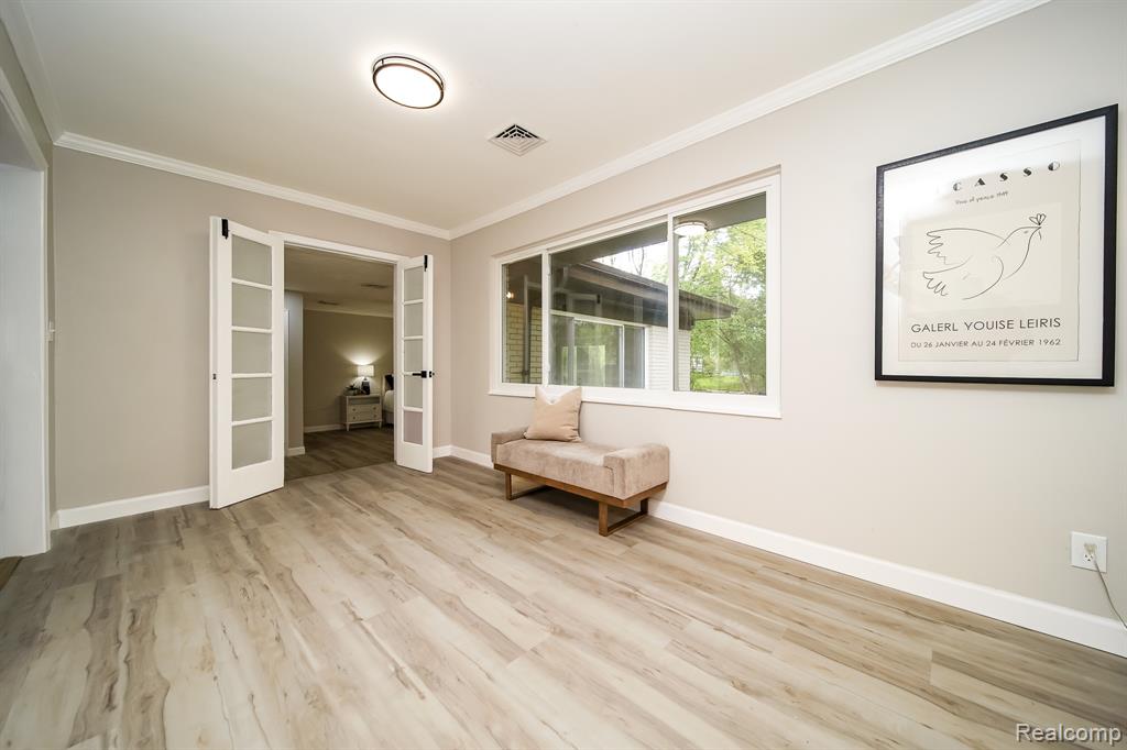 19041 Bungalow Drive, Lathrup Village, MI 48076 — Photo 18