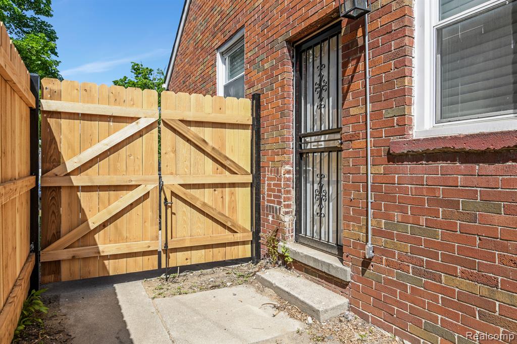 15810 ROBSON Street, Detroit, MI 48227 — Photo 15