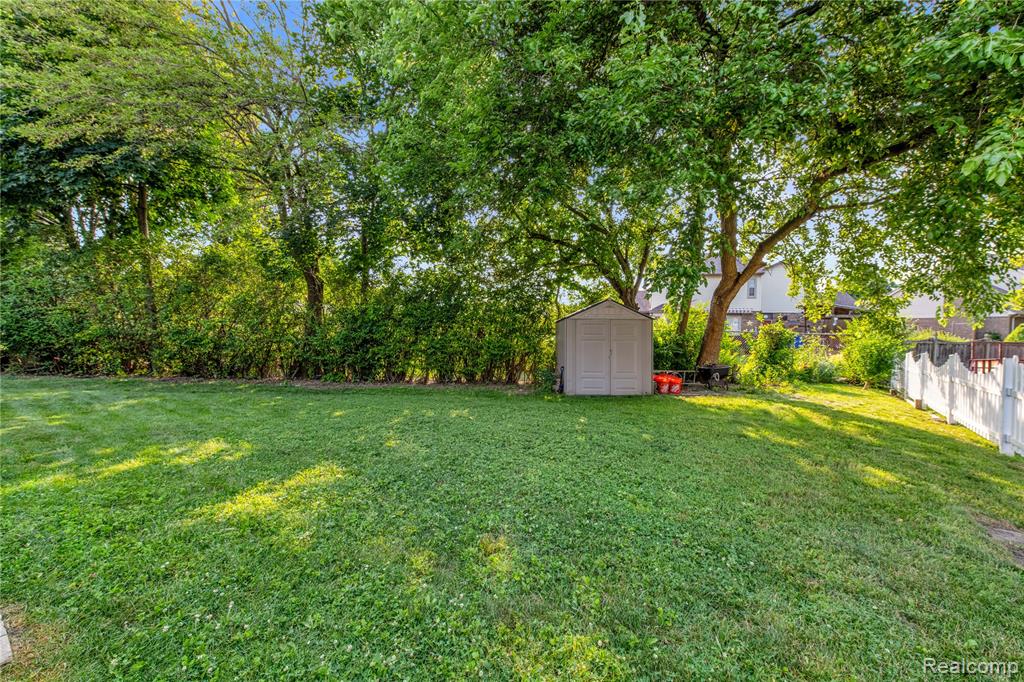 4826 Evans Court, Trenton, MI 48183 — Photo 26