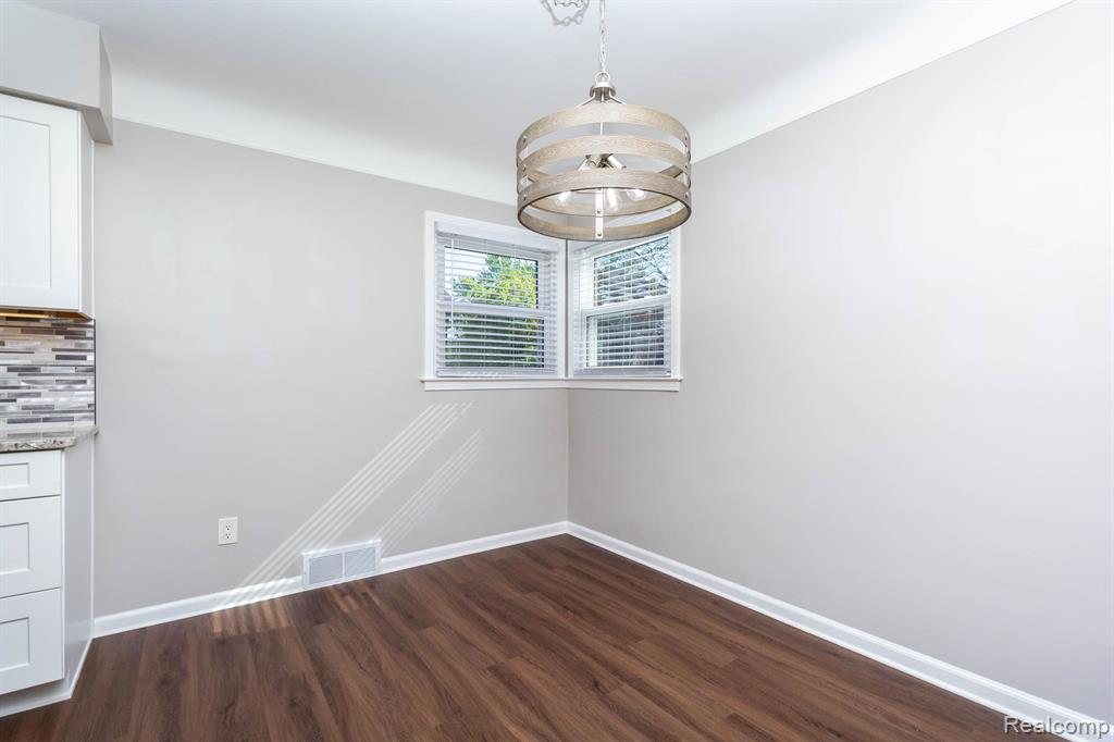 9648 STERLING Avenue, Allen Park, MI 48101 — Photo 8