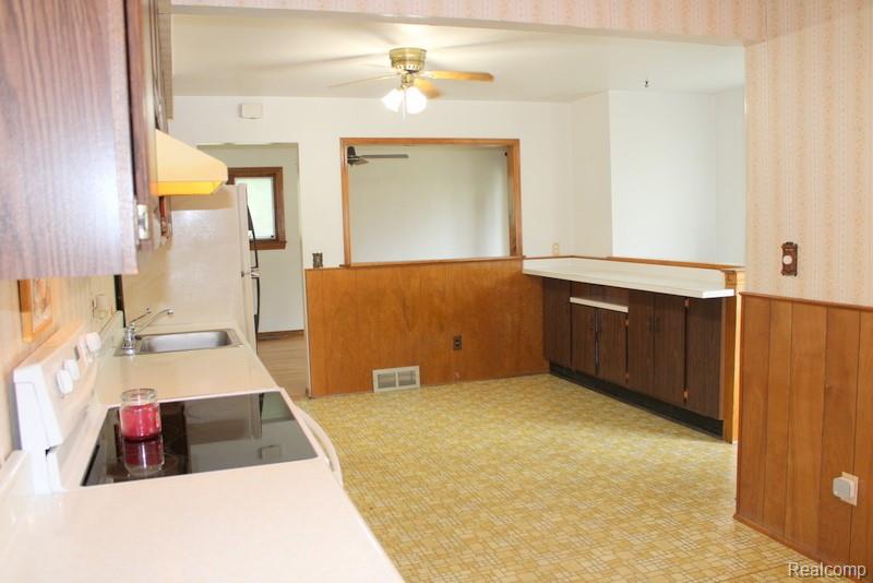 907 Farnham Avenue, Lincoln Park, MI 48146 — Photo 23