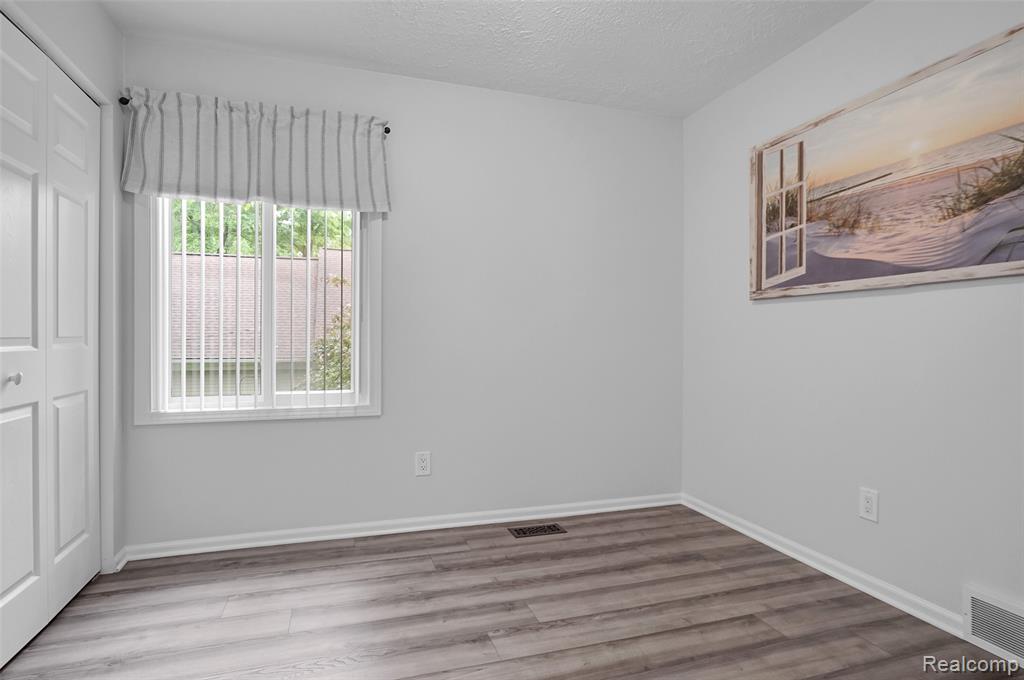 901 Ridge Road, Lake Orion, MI 48362 — Photo 36