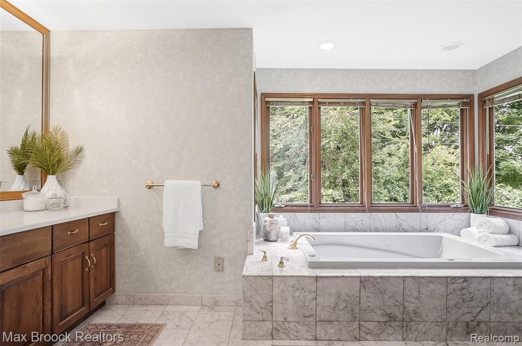 60 Kingsley Manor Drive, Bloomfield Hills, MI 48304 — Photo 41