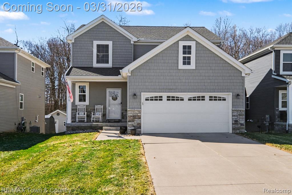 2109 Middle Ridge, Holly, MI 48442 — front exterior