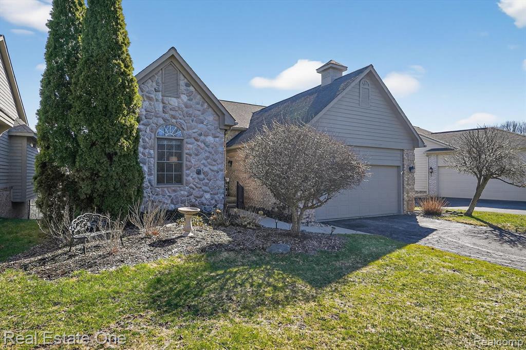 1088 Eagle Nest Drive, Milford, MI 48381 — front exterior