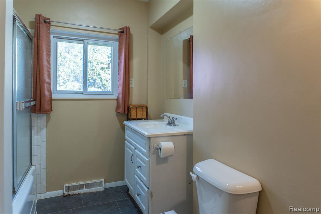 2546 CARLTON Drive, Ann Arbor, MI 48108 — Photo 20