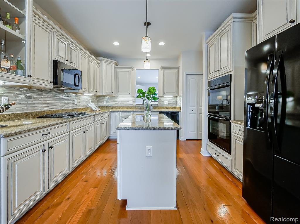7212 Berry, West Bloomfield, MI — Photo 11