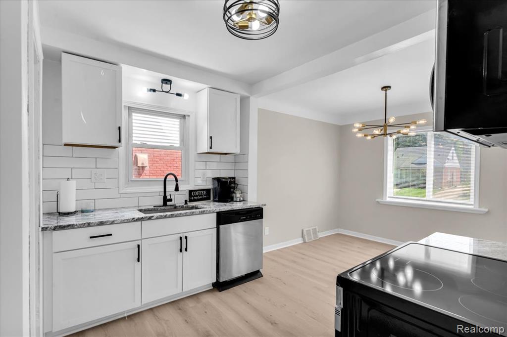 10013 Warwick Street, Detroit, MI 48228 — Photo 9