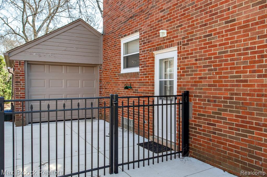 26614 Humber Street, Huntington Woods, MI — Photo 55