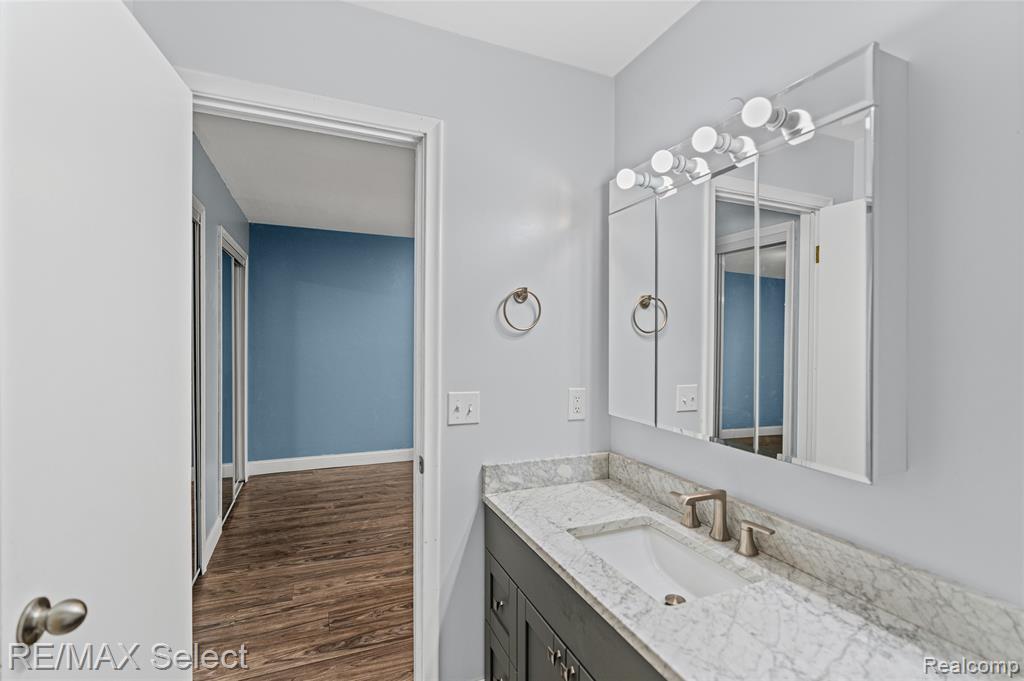 580 Oakbrook Circle, Flushing, MI 48433 — Photo 29