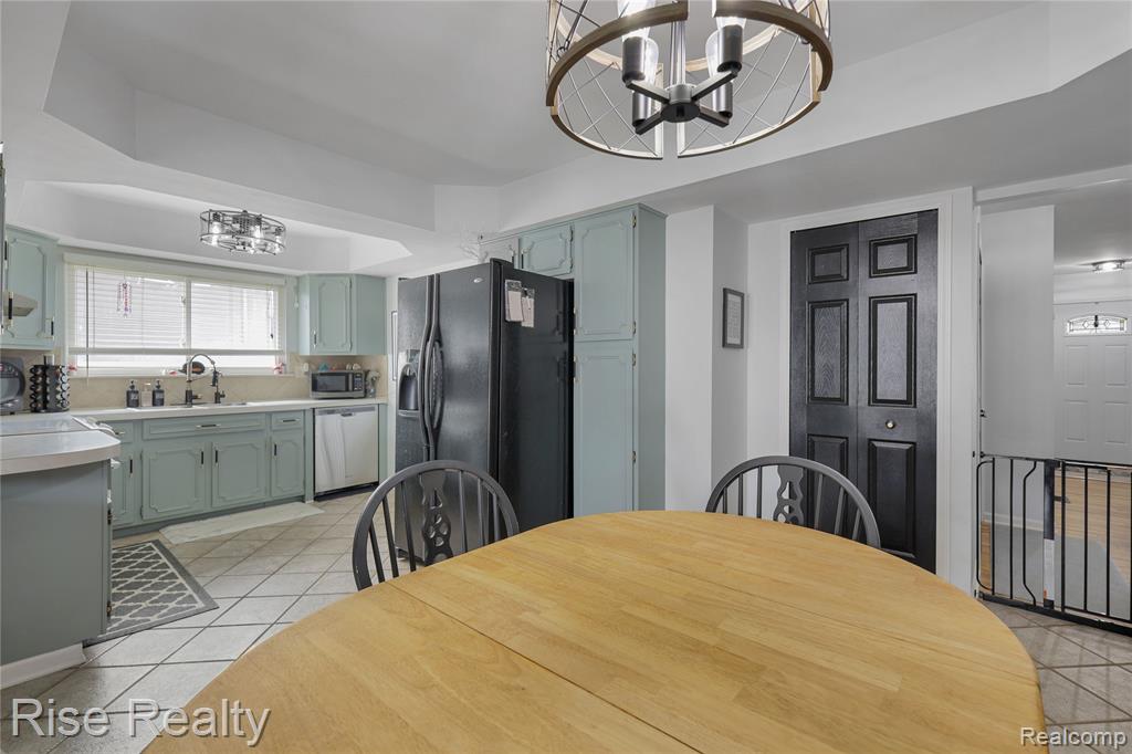5407 Fairview Drive, Grand Blanc, MI 48439 — Photo 9