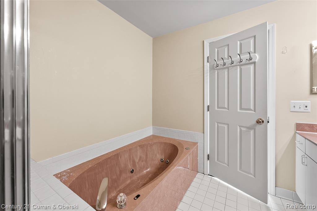 5237 Royal Vale Lane, Dearborn, MI 48126 — Photo 19
