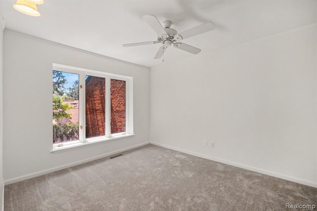2056 Walden Court, Flint, MI 48532 — Photo 18
