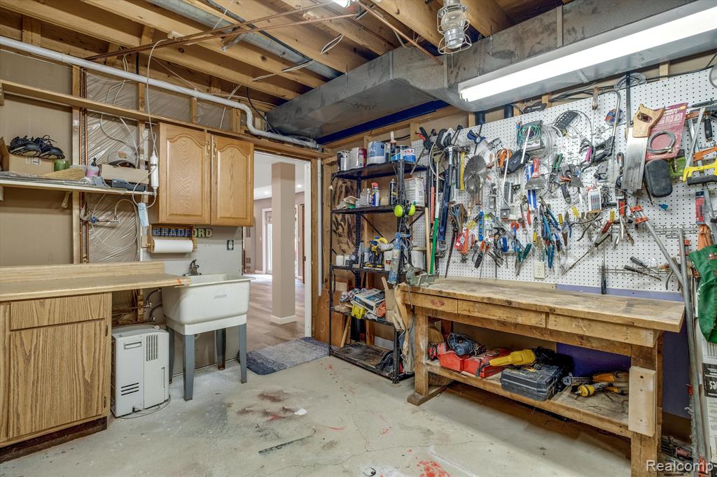 719 TEN POINT Drive, Rochester Hills, MI 48309 — Photo 32