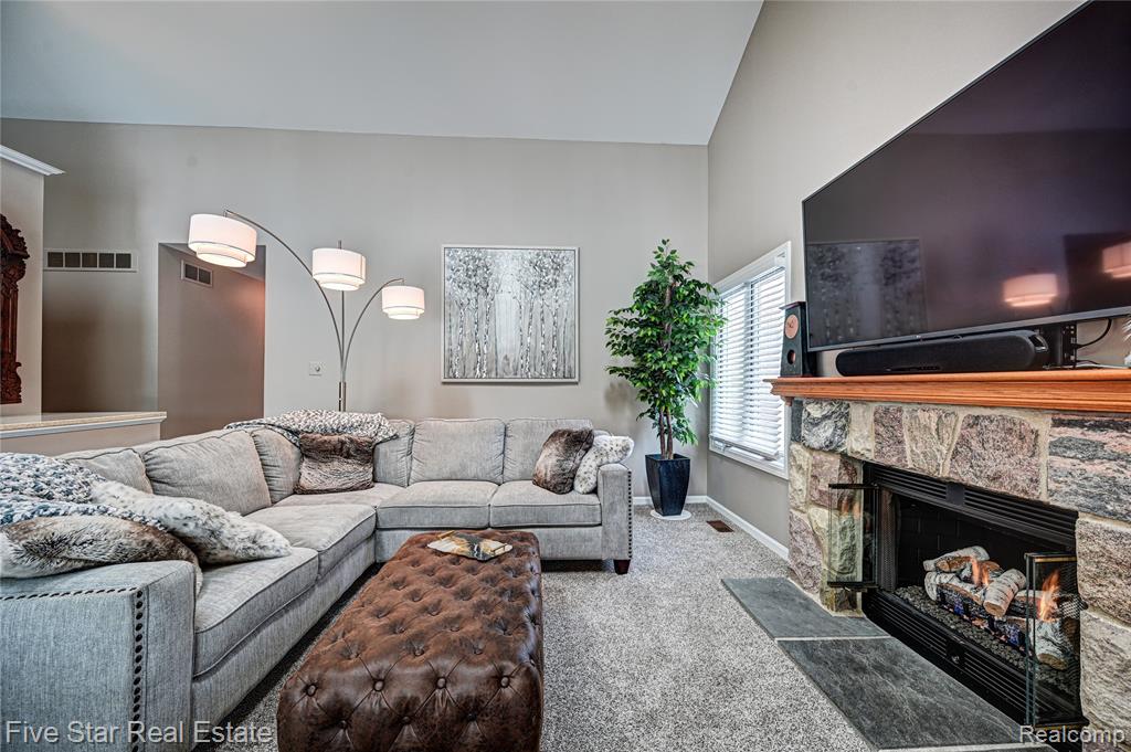 4950 Whitlow Court, Commerce Twp, MI 48382 — Photo 9
