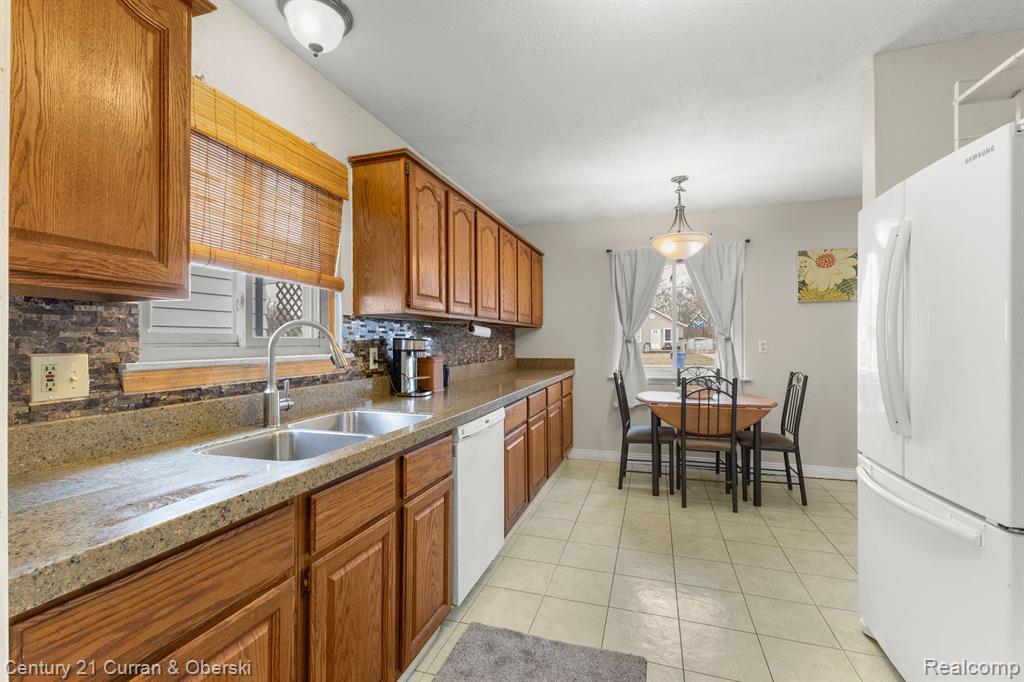 4928 RAYMOND Avenue, Dearborn Heights, MI 48125 — Photo 12