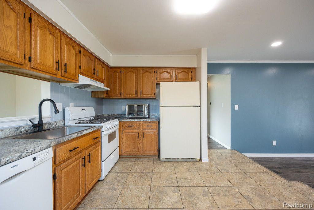 40137 WALTER Drive, Sterling Heights, MI 48310 — Photo 9