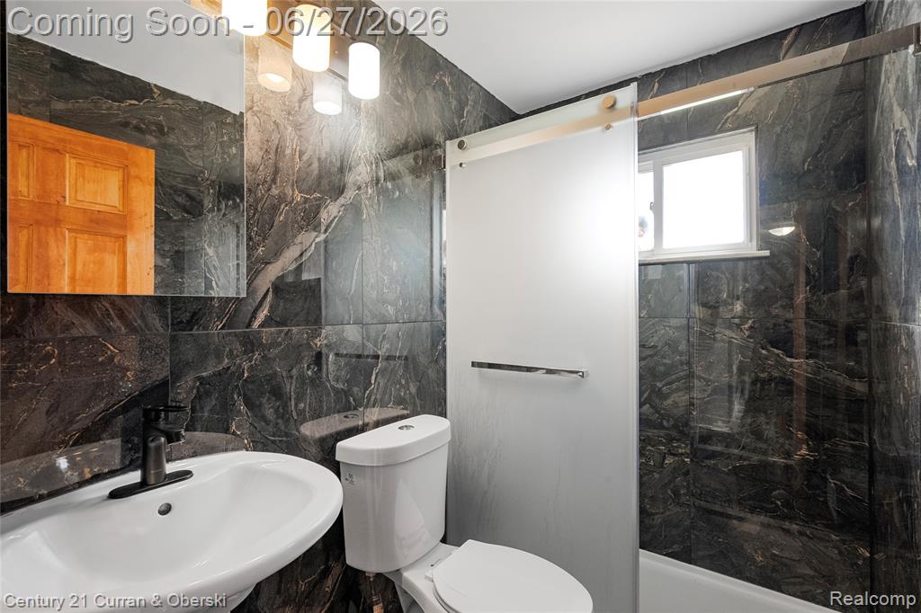 6042 Highview Street, Dearborn Heights, MI 48127 — Photo 8