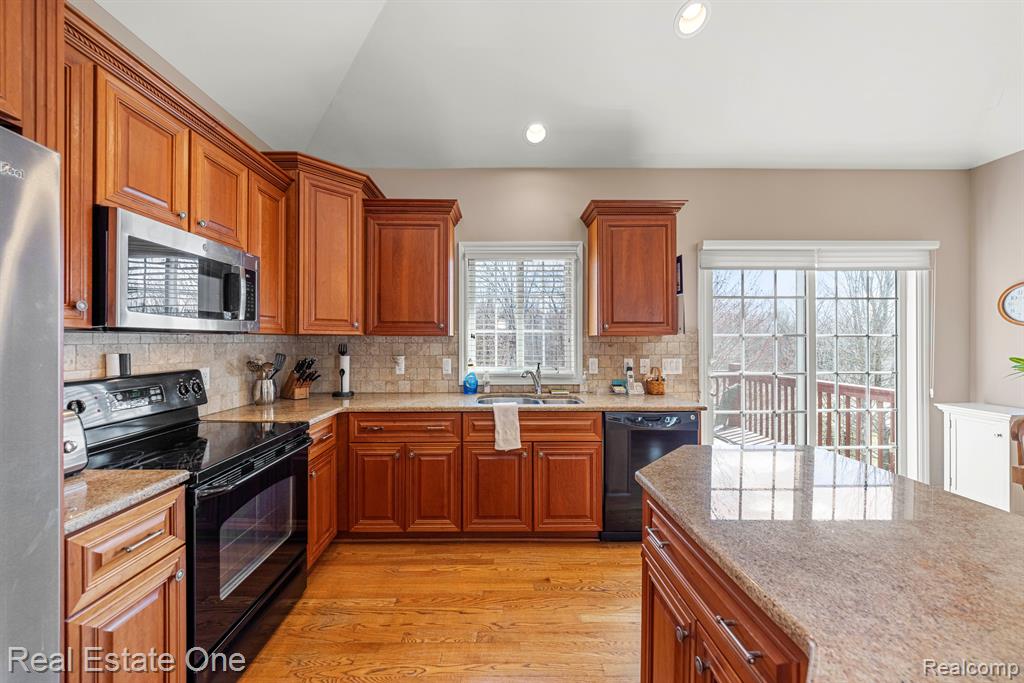 565 ANDOVER Court, Rochester Hills, MI 48306 — Photo 15