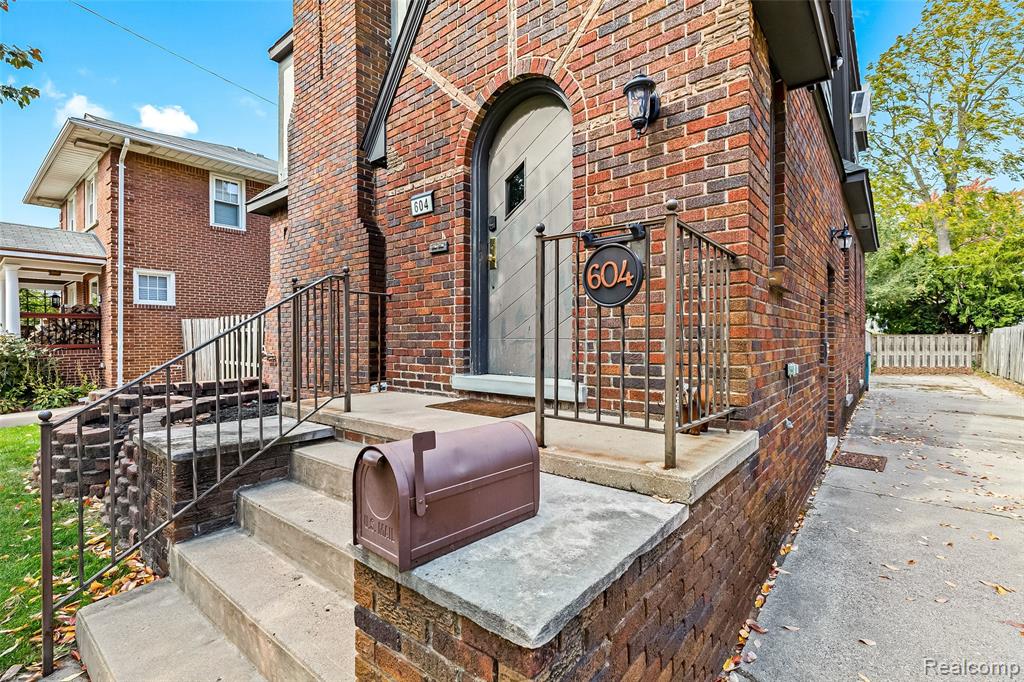 604 W Hudson Avenue, Royal Oak, MI 48067 — Photo 14
