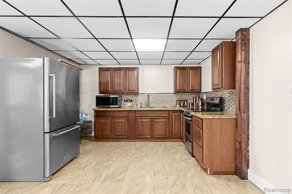 18031 Stonebrook Drive, Northville, MI 48168 — Photo 43