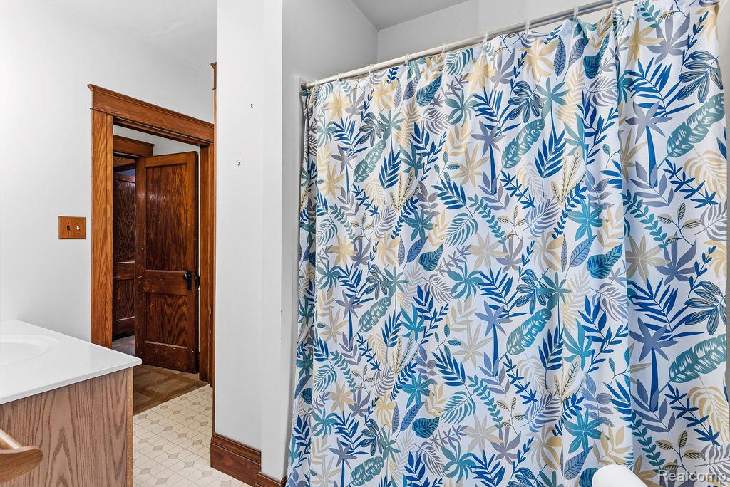 305 N Almont Avenue, Imlay City, MI 48444 — Photo 18