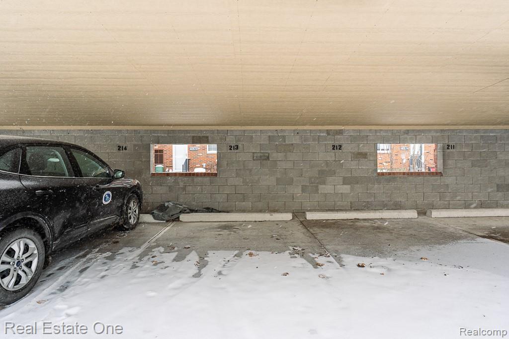 409 Fox Hills Drive N, 95, Bloomfield Hills, MI 48304 — Photo 32