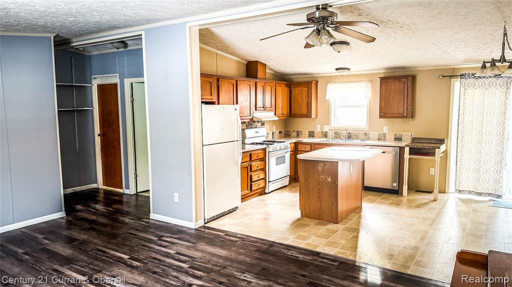 8135 Hillcrest Road, Roscommon, MI 48653 — Photo 9