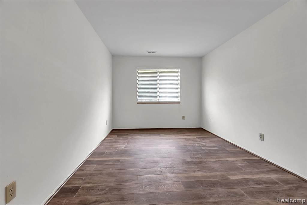 7769 Manor Circle, Westland, MI — Photo 10