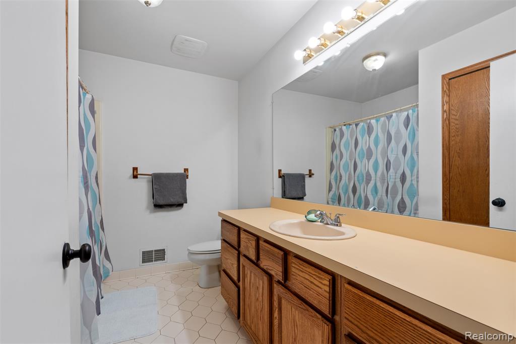 815 Esther Drive, Lake Orion, MI 48362 — Photo 15