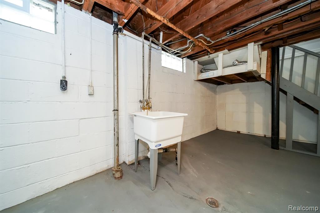 8221 Coolidge, Center Line, MI 48015 — Photo 56
