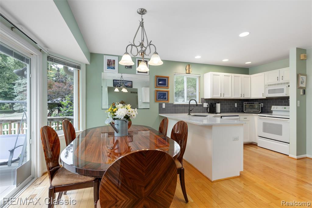 7671 Vamoco Drive, Waterford, MI 48327 — Photo 11