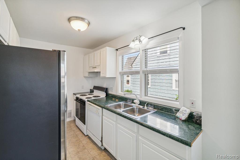 4235 RED ARROW Road, Flint, MI 48507 — Photo 13