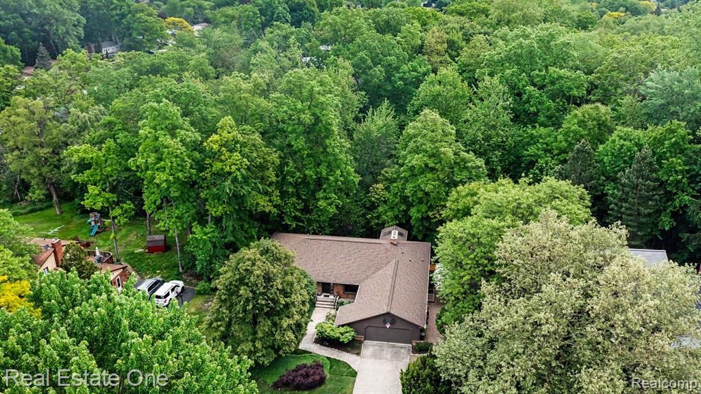 4757 Hardwoods Drive, West Bloomfield, MI 48323 — Photo 8