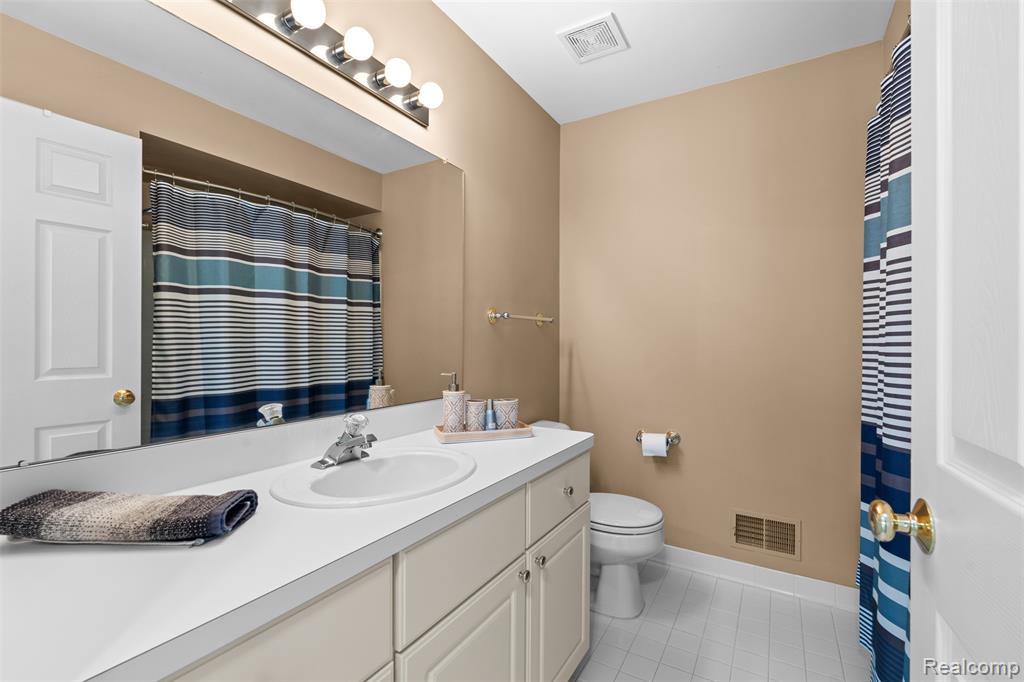 19550 Shorecrest Drive, Clinton Twp, MI 48038 — Photo 36
