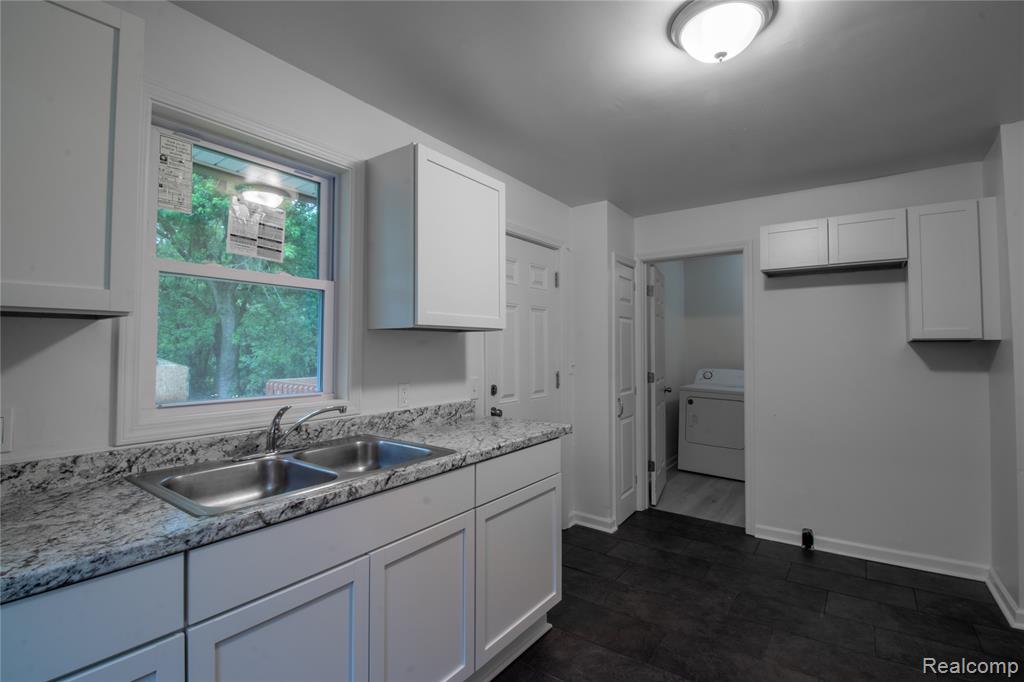 68 N Astor Street, Pontiac, MI 48342 — Photo 8