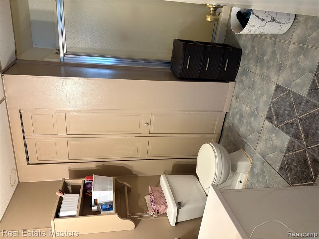 4265 Pine Grove Avenue, Fort Gratiot, MI 48059 — Photo 10