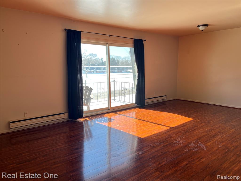 1868 Colonial Village Way, 4, Waterford, MI 48328 — Photo 4