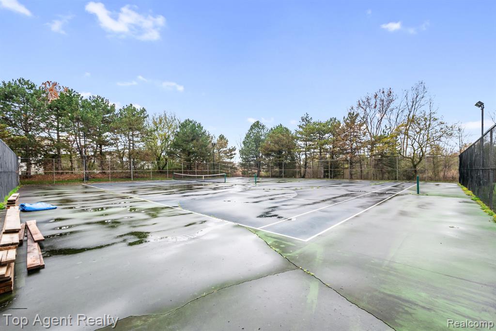 38887 Country Circle, Farmington Hills, MI 48331 — Photo 9