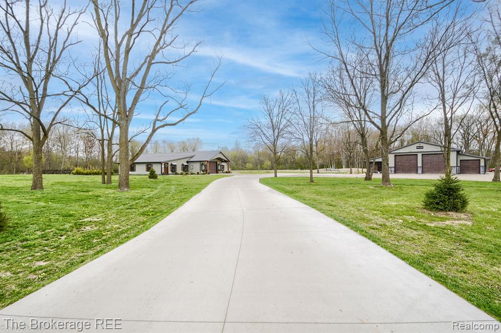 6179 W CARPENTER Road, Flushing, MI 48433 — Photo 9