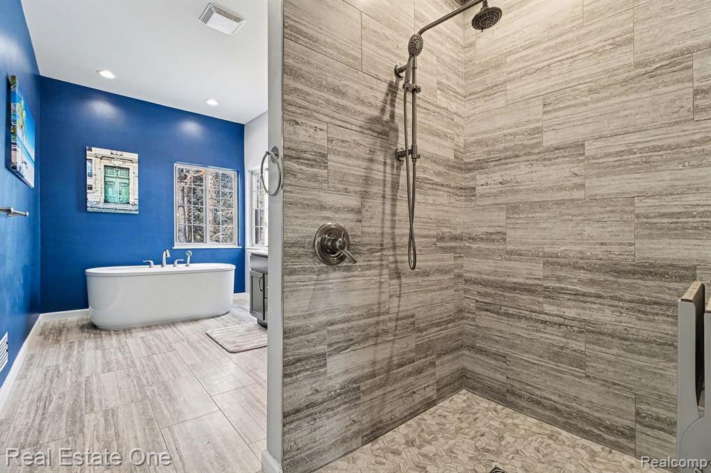 7907 Brookwood Drive, Clarkston, MI 48348 — Photo 23