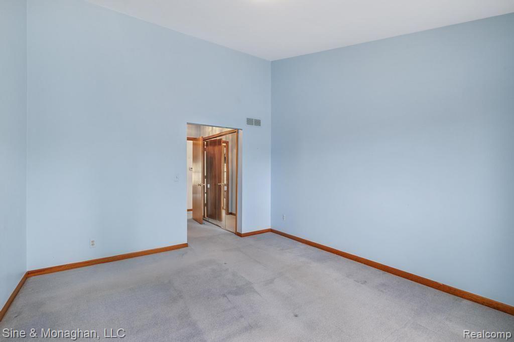 43389 RIVERBEND Boulevard, Clinton Twp, MI 48038 — Photo 18