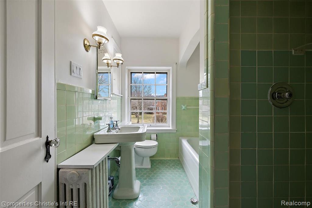 285 McMillan Road, Grosse Pointe Farms, MI 48236 — Photo 24